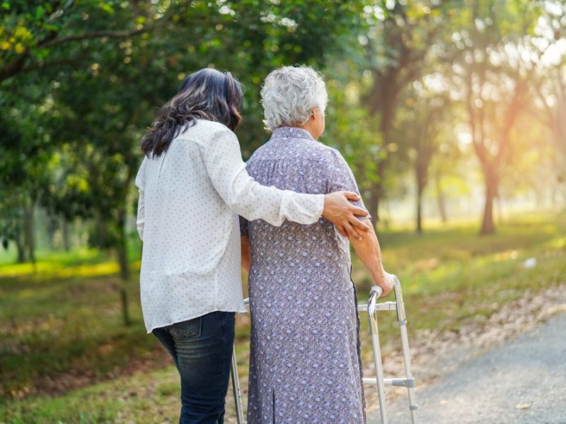 Coping With Ageing Parents: Navigating Changing Family&nbsp;Roles